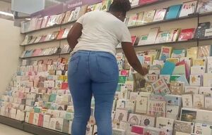 Yam-sized Rump African Mummy In Jeans. (